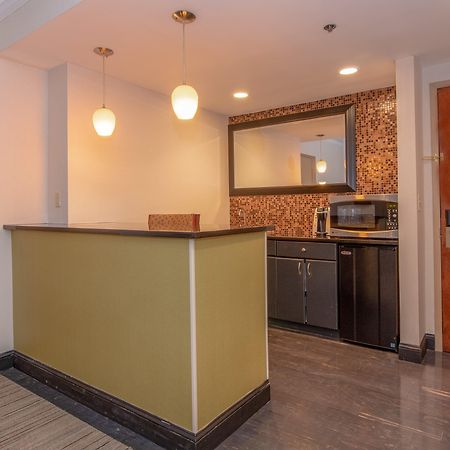 Holiday Inn Express Stony Brook-Long Island By Ihg Centereach Ngoại thất bức ảnh